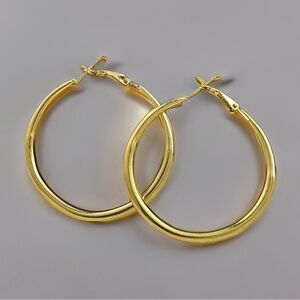 Your Everyday Fashion Jewelry 2” Gold tone Hoops